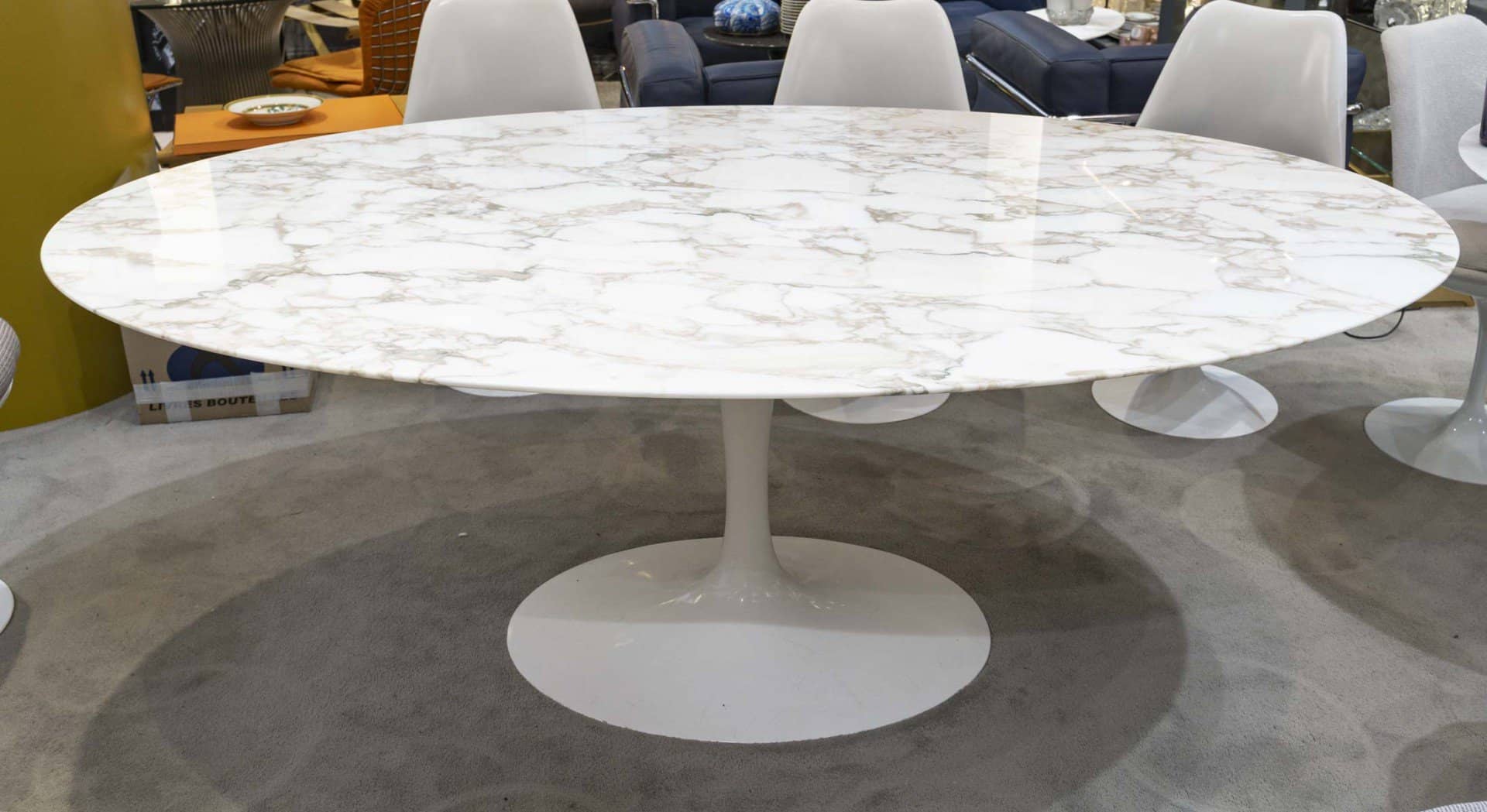 Eero SAARINEN (1910-1961) – Edition KNOLL ,table ovale marbre CALACATTA ORO VERDE 1978 – Image 6